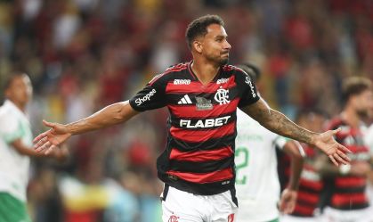 Danilo lamenta Maracanã vazio: "Flamengo é do povo"