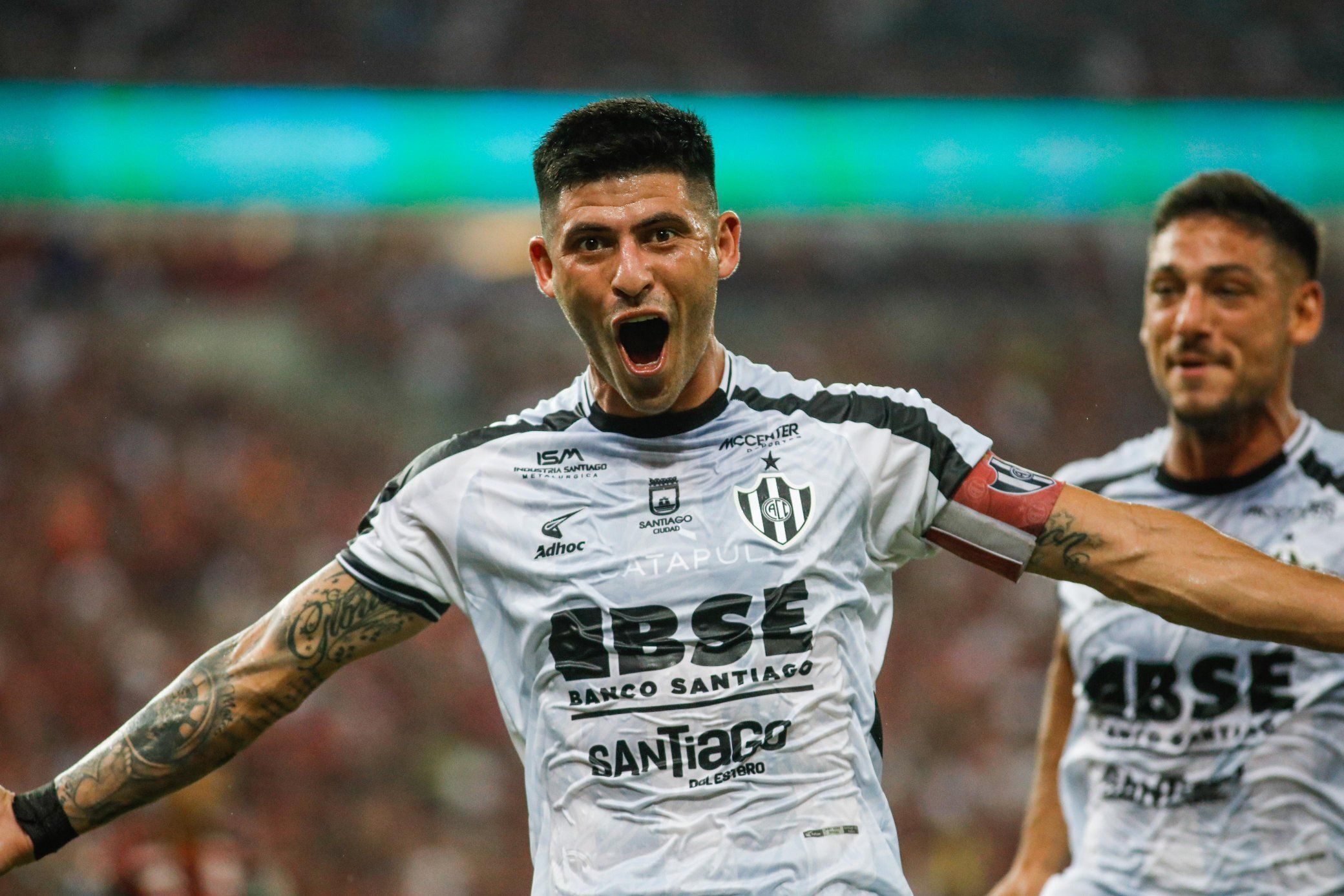 Florentín comemora o segundo gol do Central Córdoba no Maracanã