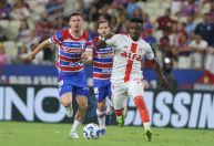 Fortaleza e Inter empatam sem gols em jogo com lance inusitado no Castelão