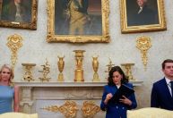 Visita de governadora democrata ao Salão Oval destaca equilíbrio com Trump