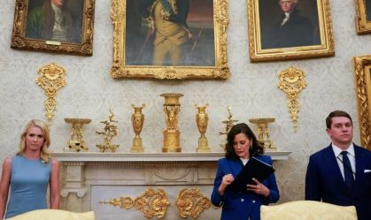 Visita de governadora democrata ao Salão Oval destaca equilíbrio com Trump