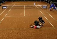 Tenista passa mal e deixa partida de cadeira de rodas na Colômbia; vídeo