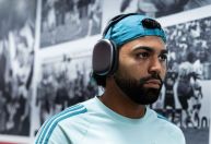 Gabigol manda indireta a Roger Flores: "Olha quem está falando"