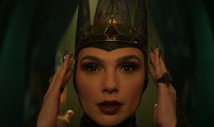 Gal Gadot diz que questão política levou "Branca de Neve" ao fracasso