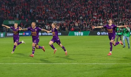 Jogadores do Go Ahead Eagles celebram título inédito na Holanda