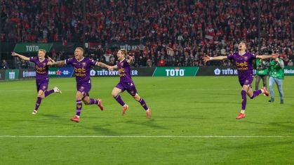 Jogadores do Go Ahead Eagles celebram título inédito na Holanda