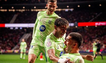Ferran Torres celebra seu gol pelo Barcelona na semifinal da Copa do Rei contra o Atlético de Madrid