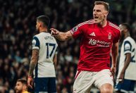 Nottingham Forest bate Tottenham e volta ao G5; Richarlison marca