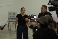 Candidata da esquerda vota em segundo turno das eleições no Equador