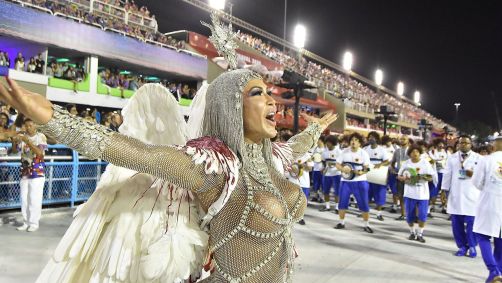Gracyanne Barbosa volta ao posto de rainha de bateria da União da Ilha