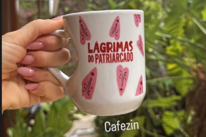 Grazi Massafera posta caneca e seguidores sugerem indireta para Cauã Reymond • Instagram/Grazi Massafera