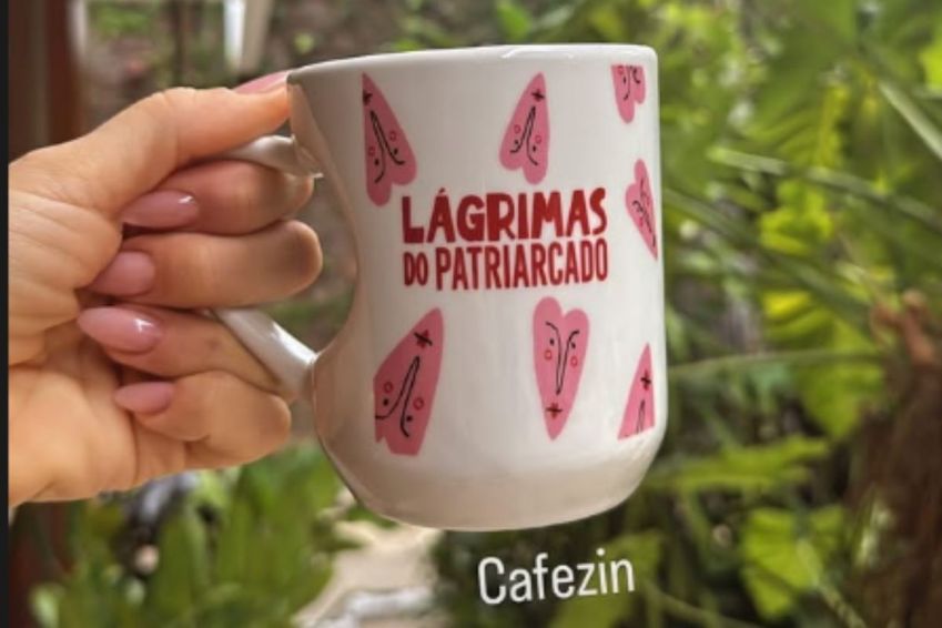 Grazi Massafera posta caneca e seguidores sugerem indireta para Cauã Reymond • Instagram/Grazi Massafera