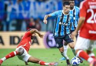 Polêmica no GreNal 447: veja o que disse o VAR sobre pênalti não marcado