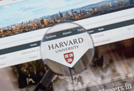 Barrar alunos internacionais é “ilegal”, diz Harvard em resposta ao governo
