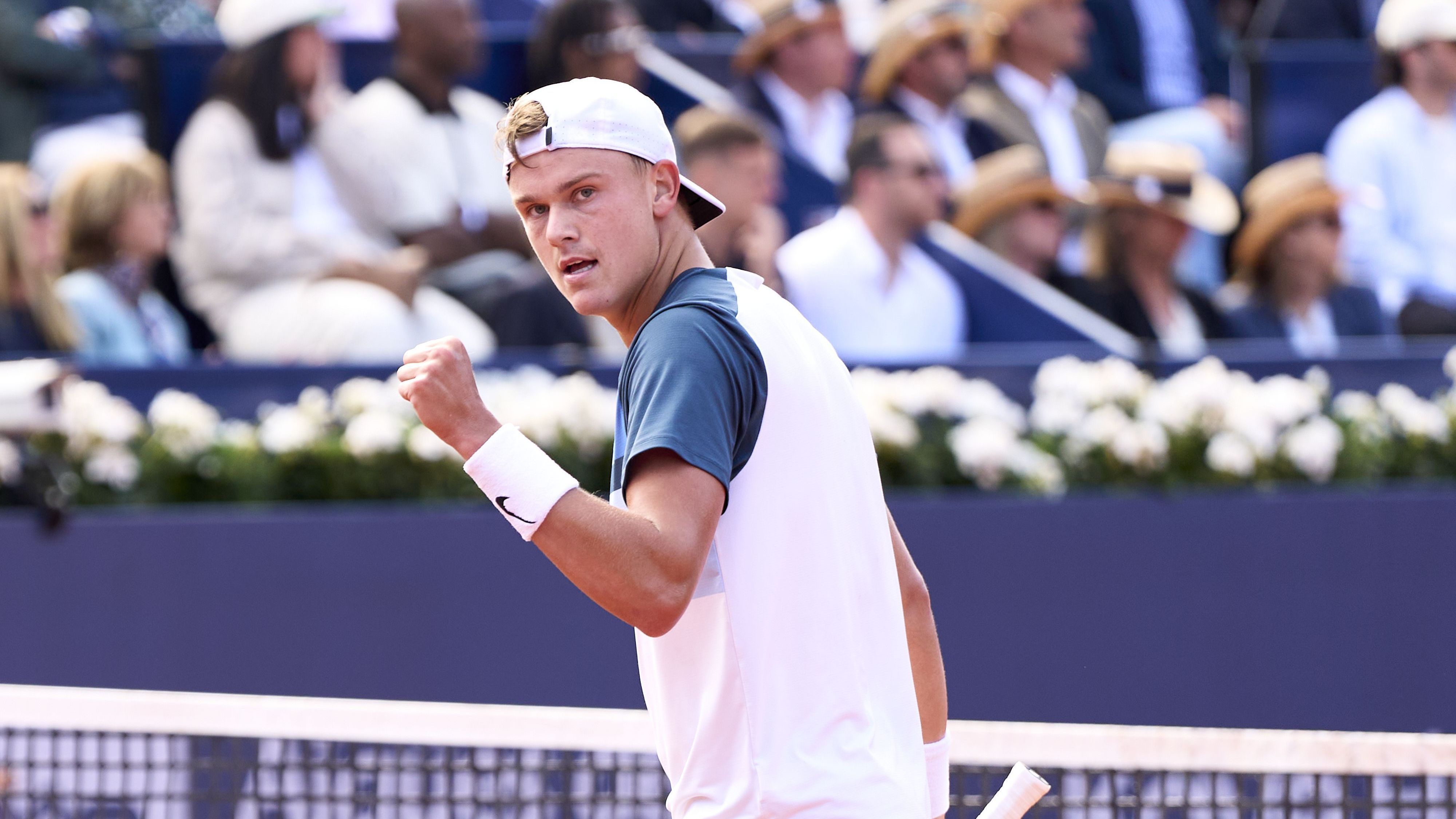 Holger Rune surpreende Alcaraz e conquista o título do ATP de