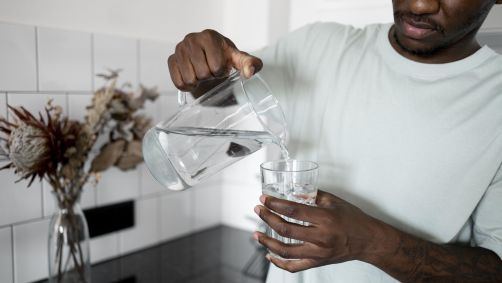 Beber mais água é uma dica importante para quem quer ter uma vida mais saudável