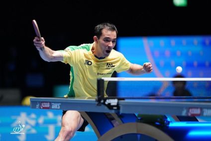 Hugo Calderano em ação na final da Copa do Mundo de Tênis de Mesa