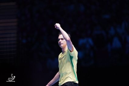 Hugo Calderano em ação na final da Copa do Mundo de Tênis de Mesa