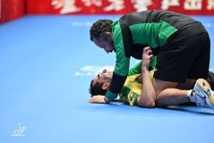 Hugo Calderano se emociona após o título da Copa do Mundo de Tênis de Mesa