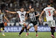 Atlético-MG arranca empate com Vitória no Brasileirão após gol no fim