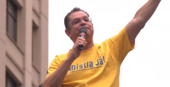 Sóstenes Cavalcante (PL - RJ) discursa em ato pela anistia realizado na Avenida Paulista neste domingo (6)