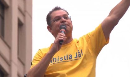 Sóstenes Cavalcante (PL - RJ) discursa em ato pela anistia realizado na Avenida Paulista neste domingo (6)