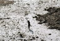 Turista dos EUA é preso por tentar se aproximar de tribo isolada em ilha