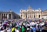 Mais de 200 mil pessoas participam de homenagem ao papa Francisco