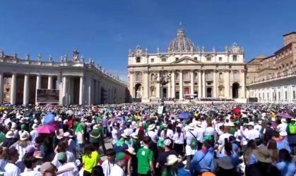 Mais de 200 mil pessoas participam de homenagem ao papa Francisco