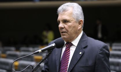 Líder da bancada da bala diz ser contra prender usuários de maconha
