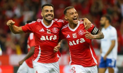 Bruno Henrique e Alan Patrick comemoram gol