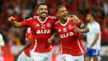 Bruno Henrique e Alan Patrick comemoram gol
