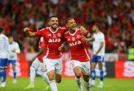 Após expulsão polêmica, Inter atropela o Cruzeiro pelo Brasileirão