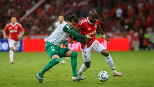 Lance de Internacional x Palmeiras pela quarta rodada do Brasileirão