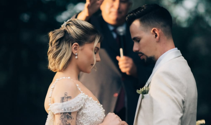 Isabel Veloso celebra 1º ano de casamento e se declara ao marido; veja