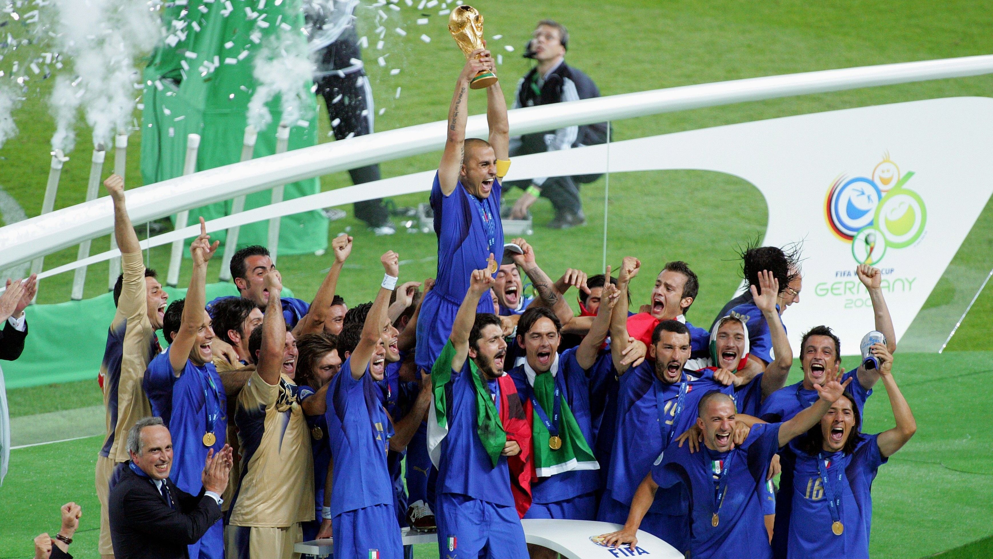 Zambrotta foi campeão da Copa com a Itália em 2006 • Foto: Richard Sellers/Sportsphoto/Allstar via Getty Images
