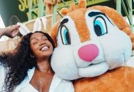 Após voltar à Imperatriz, Iza vai à entrega de ovos de Páscoa da escola