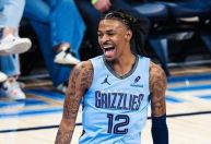 Ja Morant celebra cesta imitando granada após ser multado por gesto de arma
