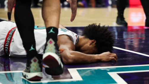 Jaylen Wells, do Grizzlies, sofreu queda grave em jogo da NBA