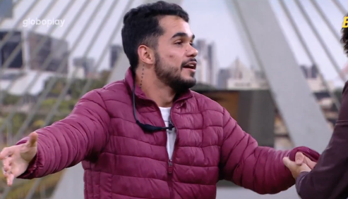 Acreditando que sua trajetória tinha chegado ao fim quando Rafael Portugal o pediu que arrumasse sua mala e “colocasse um calça jeans”, João Pedro, assustado, colocou a culpa no apresentador