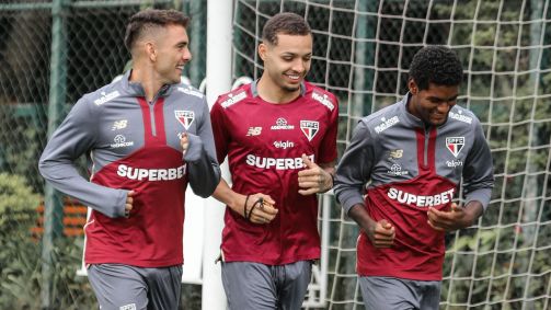 Jogadores do São Paulo em treino no CT