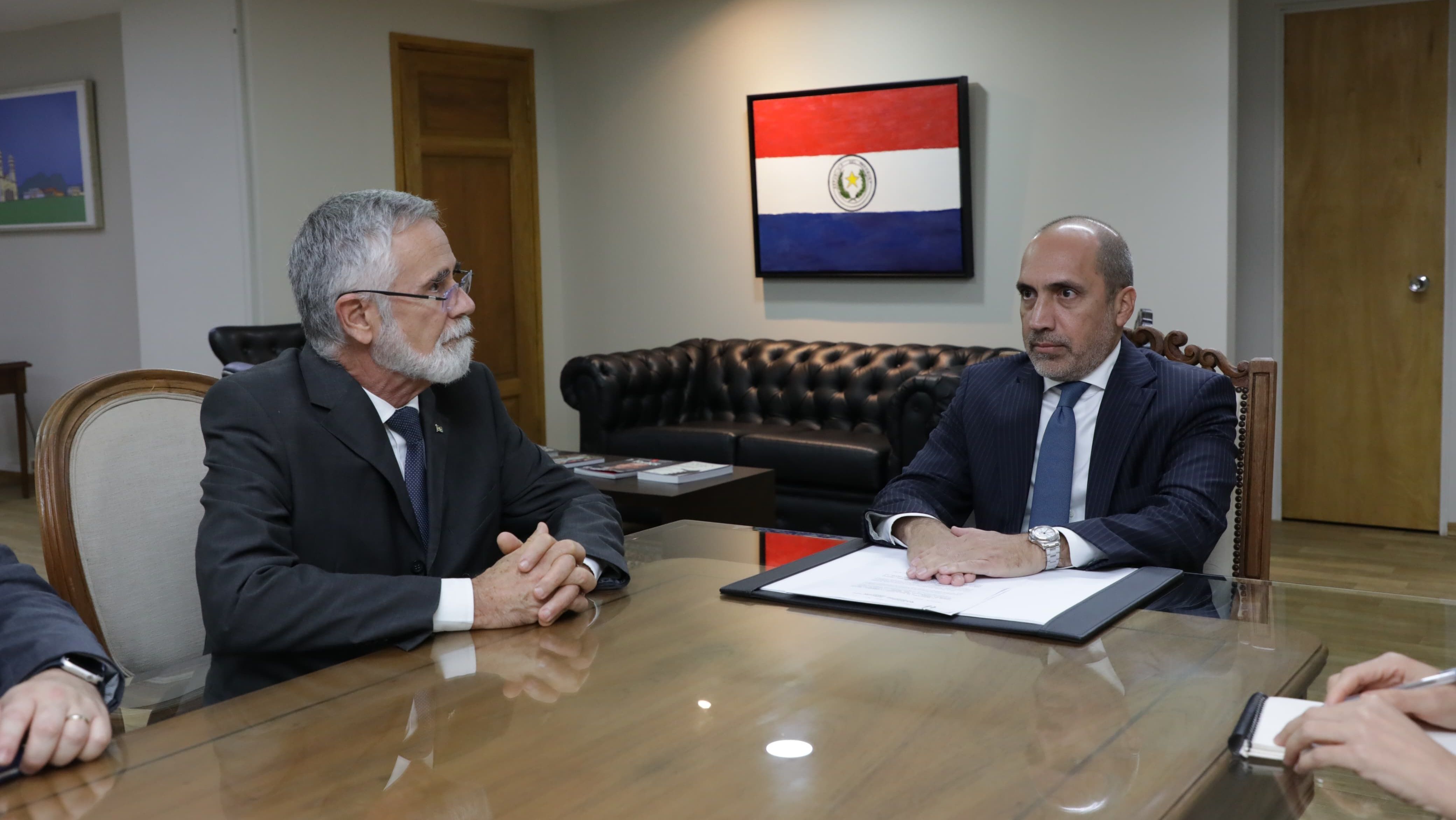 Embaixador no Paraguai José Antônio Marcondes com o vice-ministro das Relações Exteriores do Paraguai