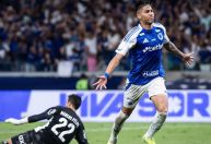 Kaio Jorge brilha após errar pênalti, e Cruzeiro vence Bahia no Brasileirão