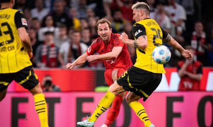 Harry Kane em ação no clássico entre Bayern de Munique e Borussia Dortmund