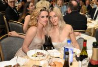 Kristen Stewart e Dylan Meyer se casam em Los Angeles, diz site