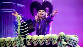 Lady Gaga no palco do Coachella em abril de 2025