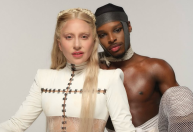 Dançarino de Lady Gaga chama a atenção com “ensaio” no Copacabana Palace