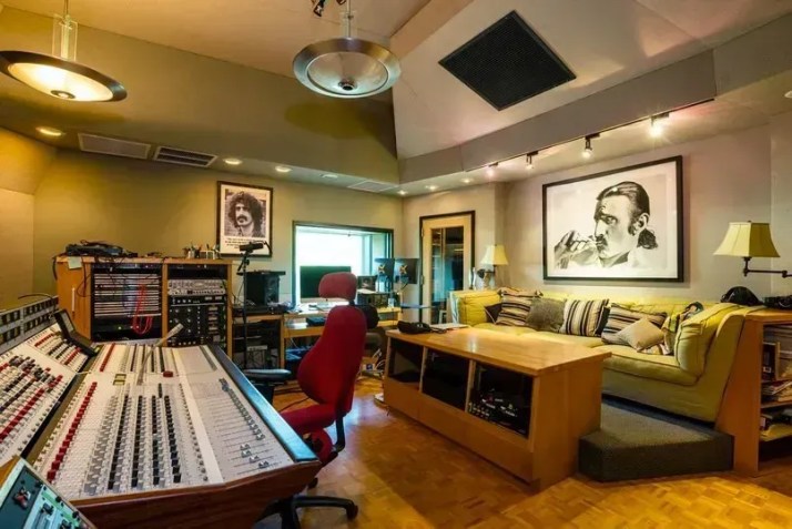 Antiga mansão de Lady Gaga possuia um estúdio privativo, que antes pertenceu à Frank Zappa • Divulgação/Hilton & Hyland