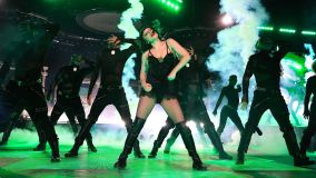 Lady Gaga canta no GNP Seguros Stadium na Cidade do México