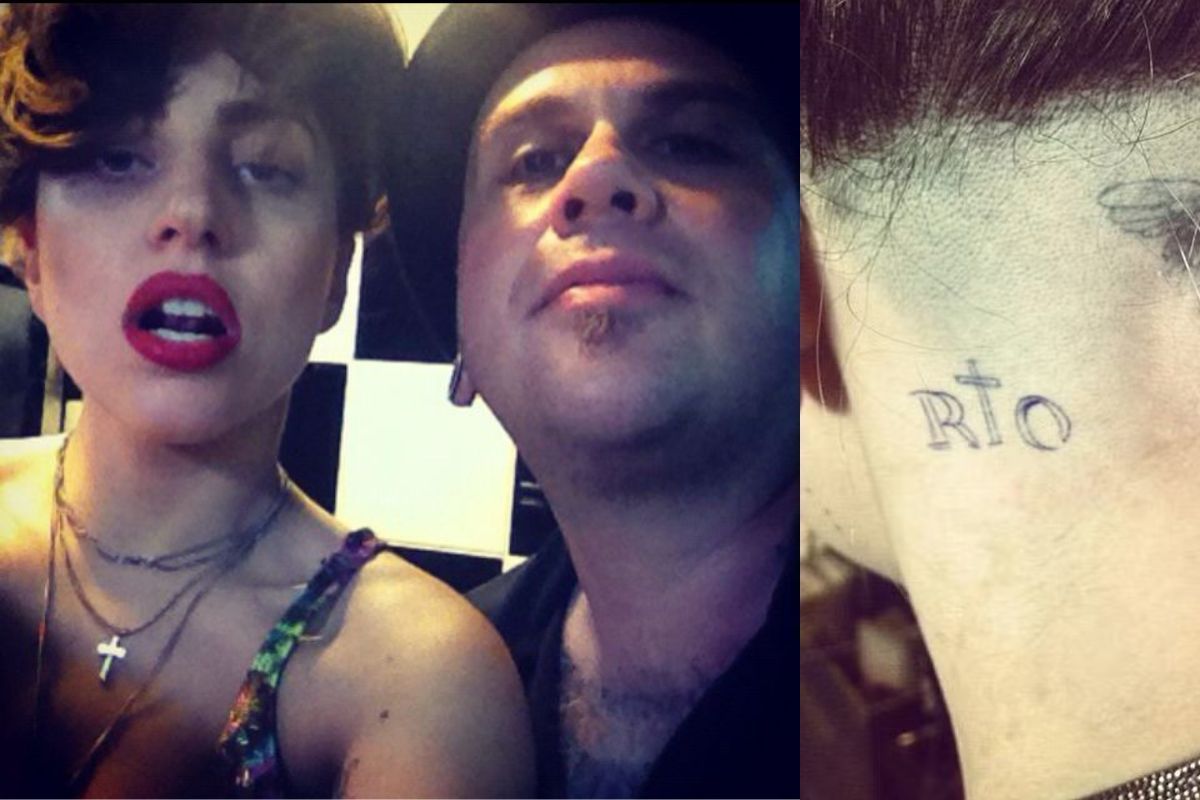 Em sua primeira passagem pelo Brasil, em 2012, Lady Gaga tatuou "Rio" na nuca